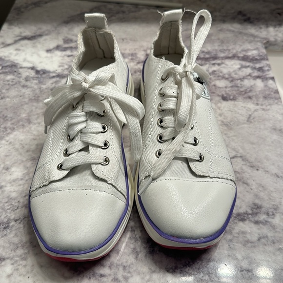 White canvas shoes size 6 colored bottom - Picture 2 of 7